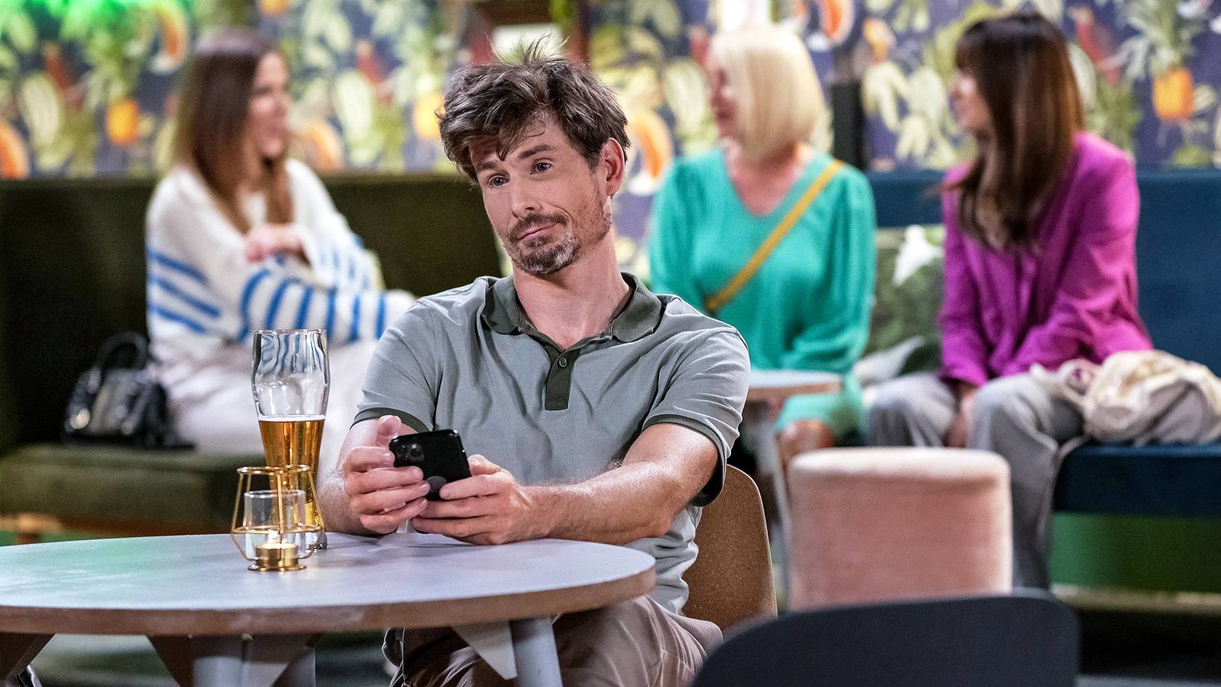 News Pierwsza mi�o�� - 3686 odc. Iga udaje przed Filipem dziewczyn� Kamila. Streszczenie 3686 i 3687 odcinka