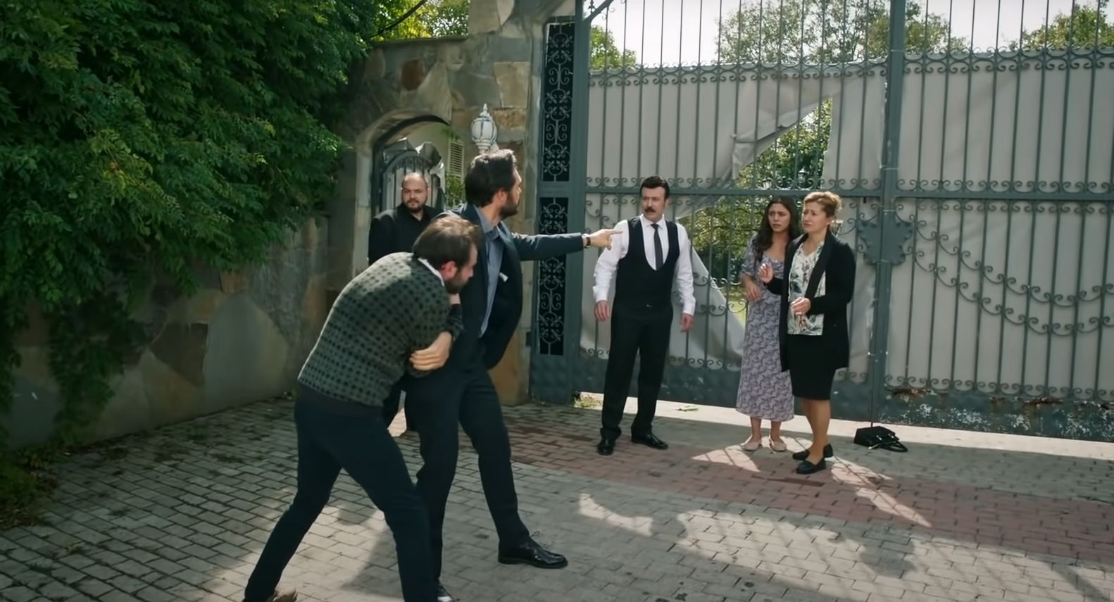 News Dziedzictwo - 334 odc. Yaman wyrzuca swoj� matk� z rezydencji! Streszczenie 334 i 335 odcinka