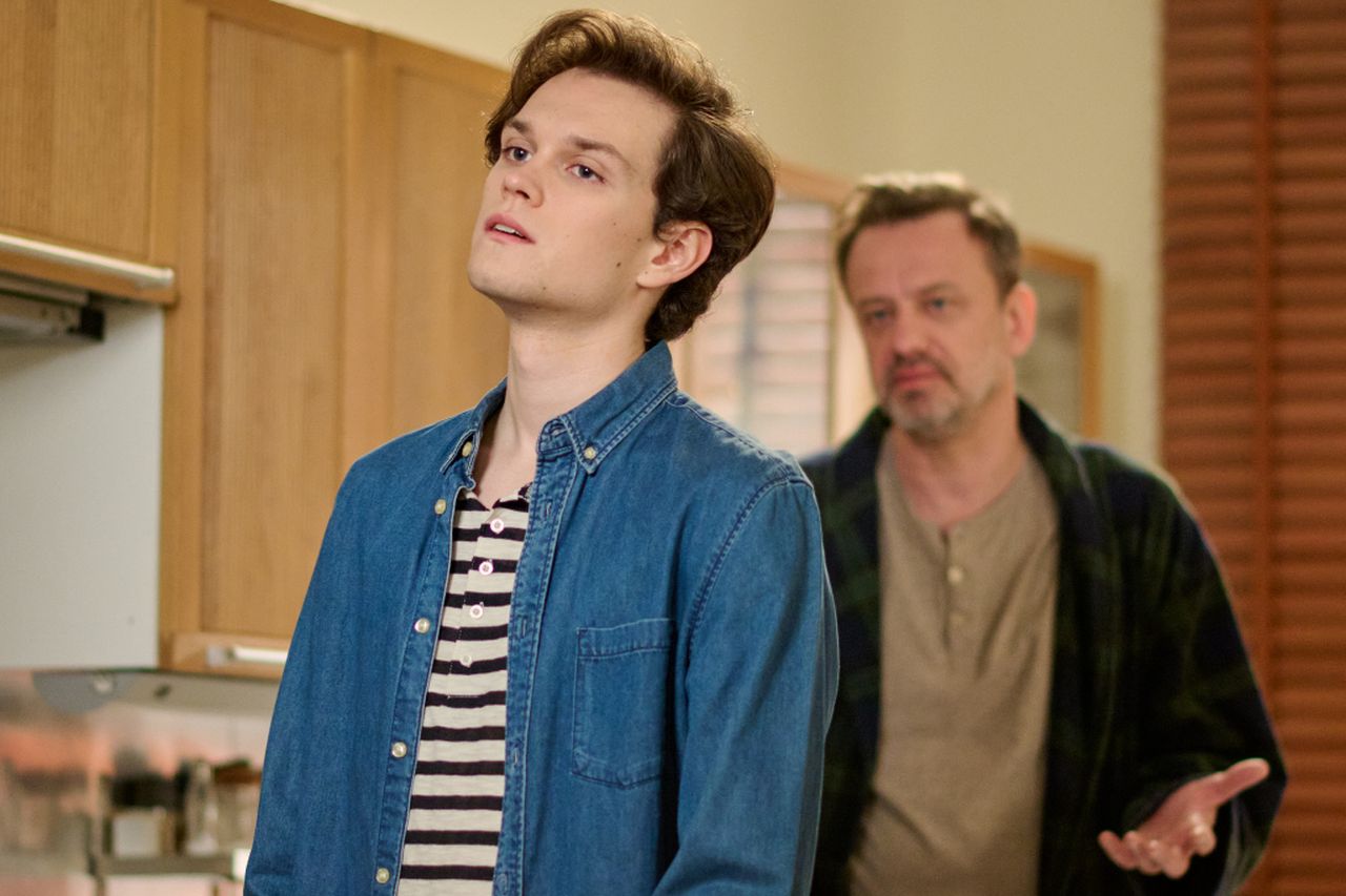 News Na Wsp�lnej - 3855 odc. Grzesiek ��da od matki, by nazywa�a go Sar�. Streszczenie 3855 i 3856 odcinka