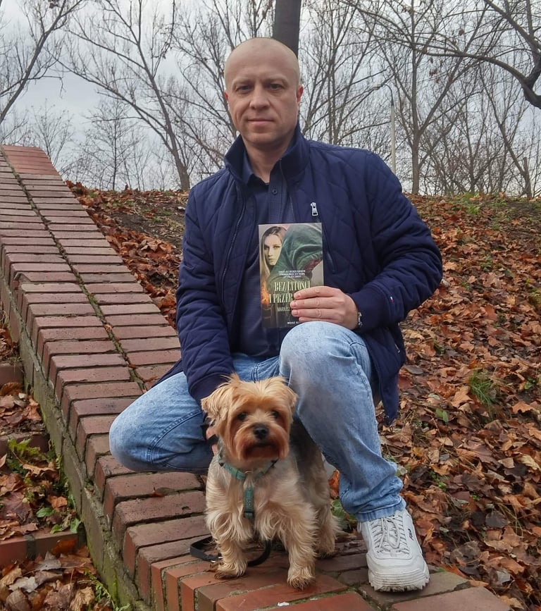 Okadka publicystyki dla Lubi podrowa z moimi bohaterami. Wywiad z Mariuszem Leszczyskim z kategorii Wywiad