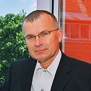 Okadka publicystyki - Outdoor w ofensywie. O polskim rynku reklamy zewntrznej - rozmowa z Januszem Malinowskim, prezesem grupy STROER w Polsce