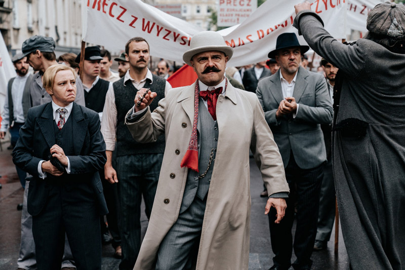 Okadka publicystyki - Krl – znakomita adaptacja ksiki Szczepana Twardocha. 