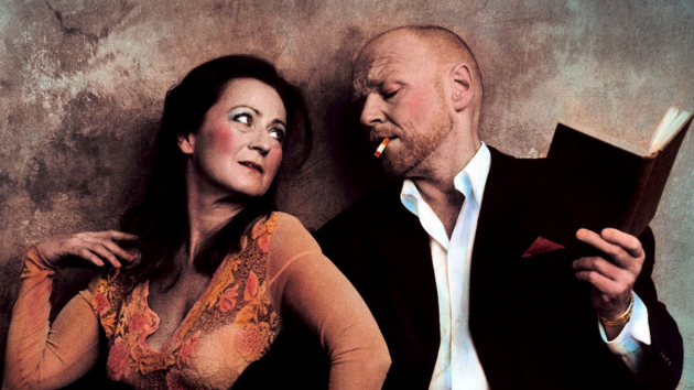 Okadka publicystyki - Mczyzna idealny. Czeskie kino w nieco bardziej zachodniej formie