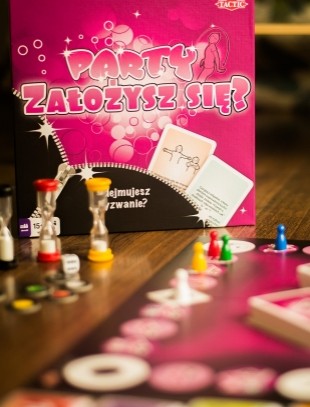 Okadka publicystyki - Recenzja gry planszowej „Party. Zaoysz si?