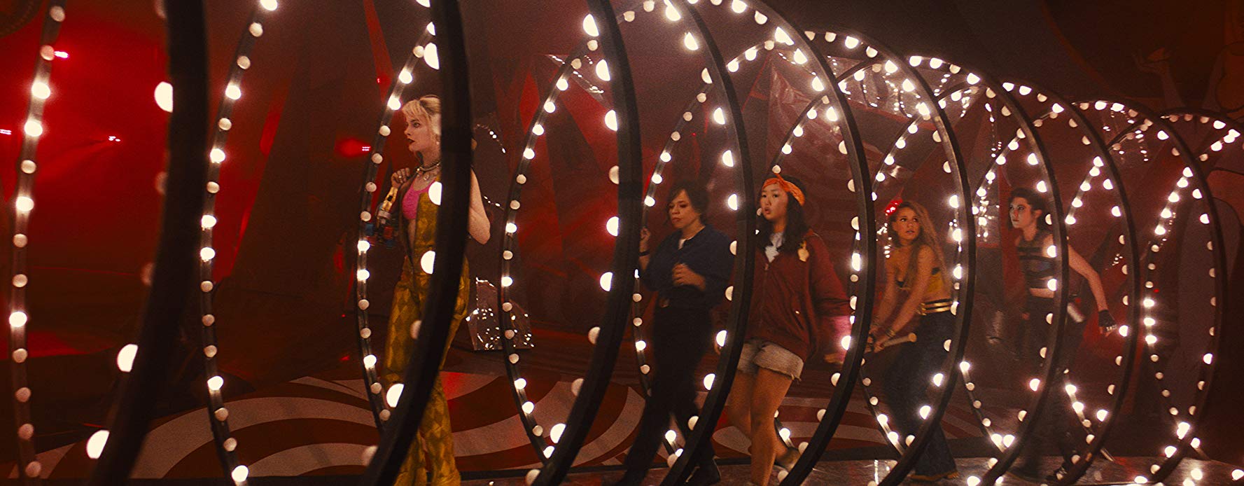 Okadka publicystyki - Krew i konfetti. Recenzja filmy „Ptaki nocy