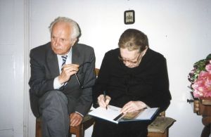 Okładka publicystyki - Między Katowicami a Warszawą. Spotkania z ks. Janem Twardowskim