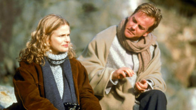 Okadka publicystyki - Szukajc bliskoci. Recenzja filmu „Za czerwonymi drzwiami