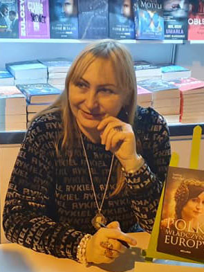 Okadka publicystyki - Bardziej waleczne od mczyzn. Iwona Kienzler o kobietach-wojowniczkach