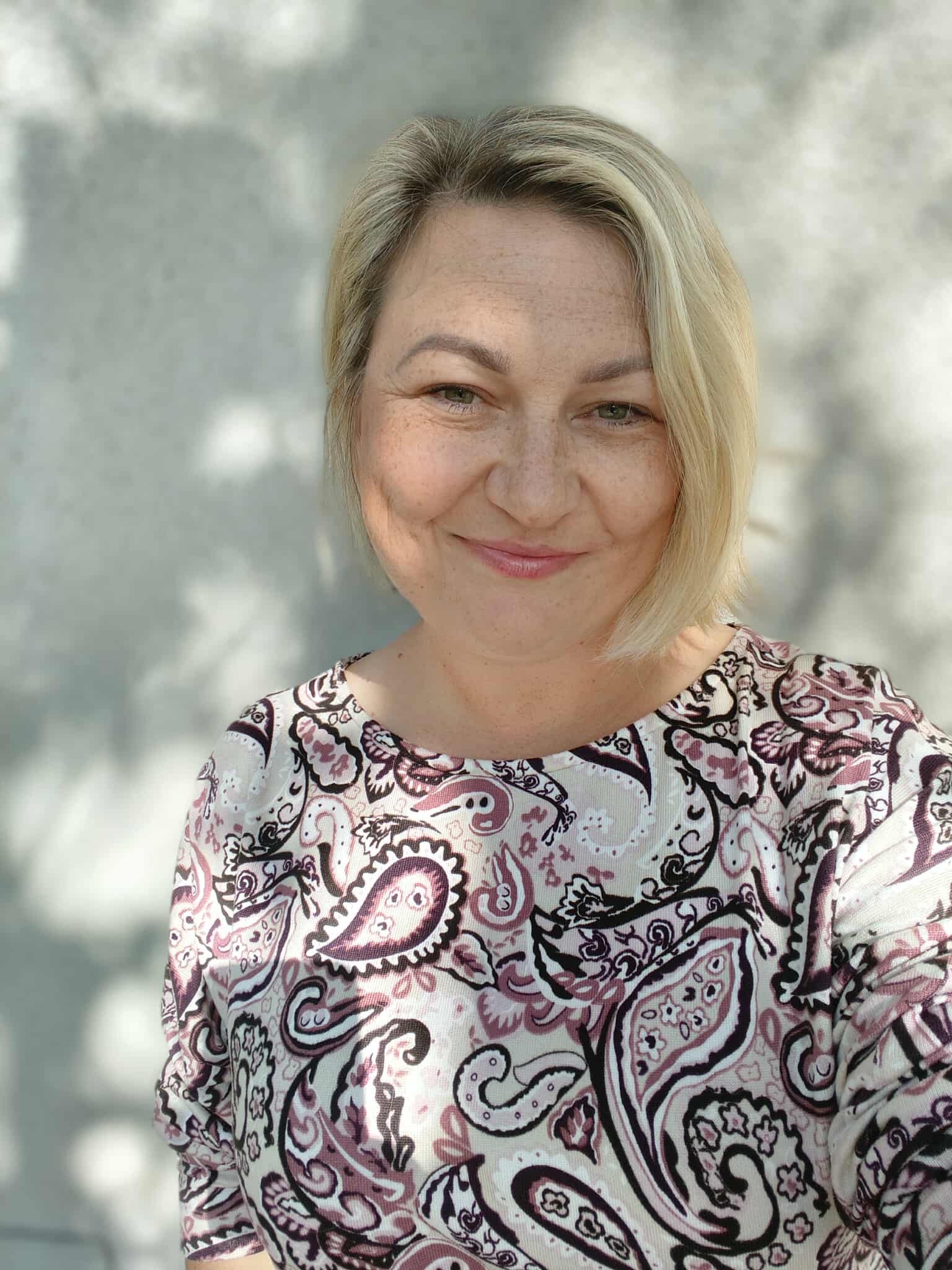 Ok�adka publicystyki dla Ka�dy z nas przechodzi w �yciu burz�. Wywiad z Agat� Czykierd�-Grabowsk� z kategorii Wywiad