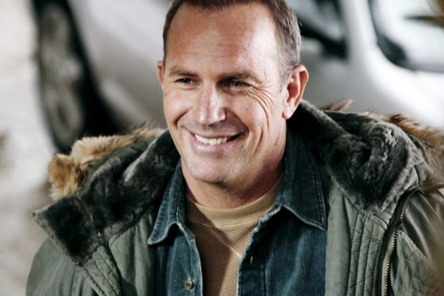 Okadka publicystyki - Patrol. Kevin Costner jako wybitny nurek-ratownik