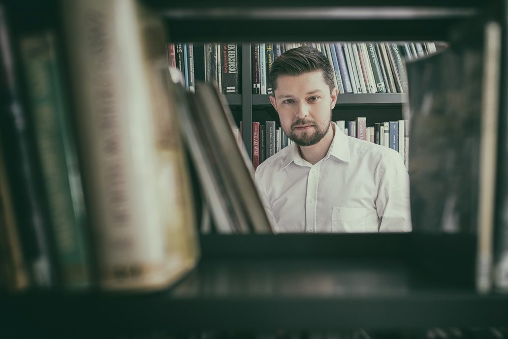 Okadka publicystyki - W jakiej kolejnoci czyta Mroza? Przewodnik po seriach ksiek Remigiusza Mroza