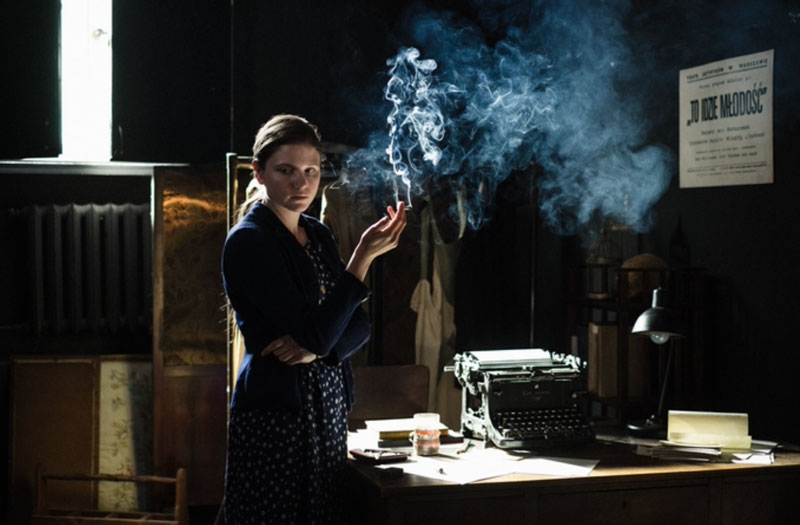 Okadka publicystyki - ma. Recenzja serialu „Osiecka