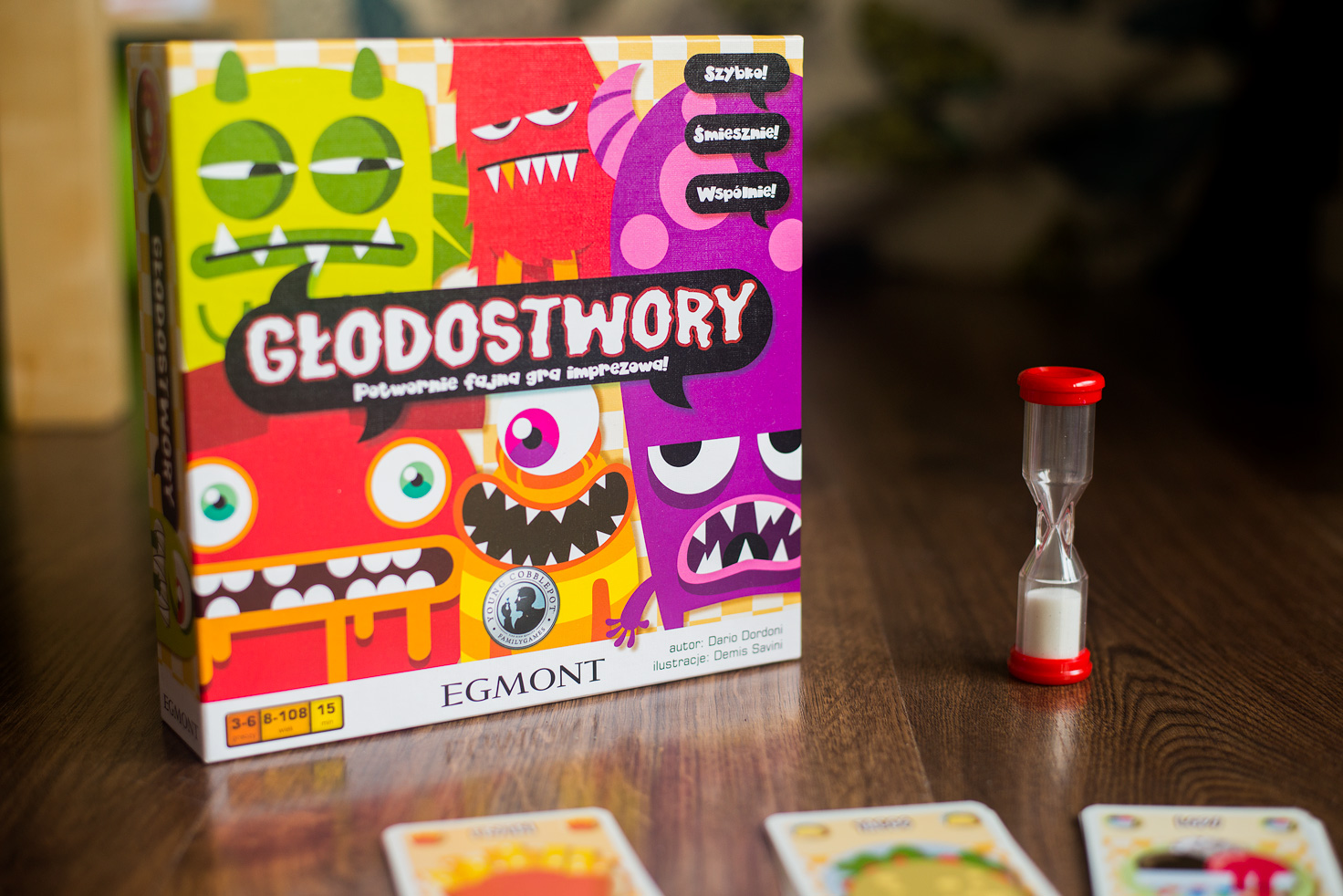 Okadka publicystyki - Potwornie godni. Recenzja gry Godostwory