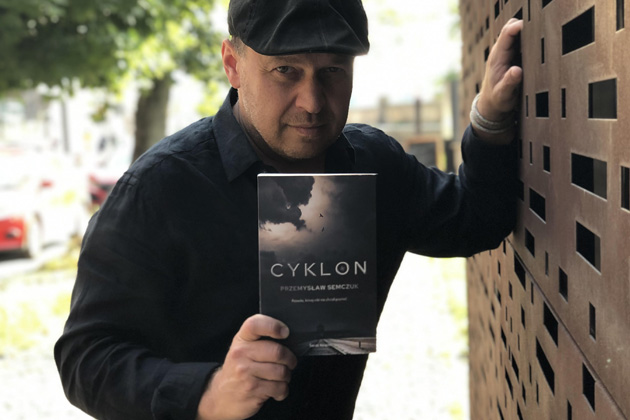 Okadka publicystyki - Auschwitz to nie obz harcerski. Wywiad z Przemysawem Semczukiem