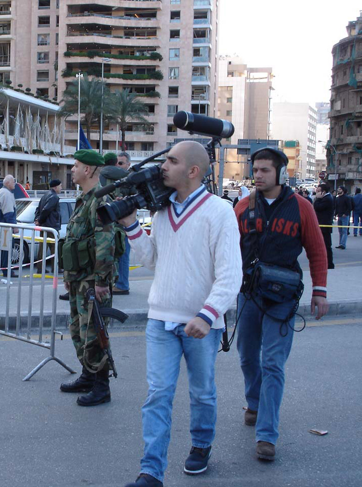 Okadka publicystyki - Reporterzy kontra cyberprzestrze