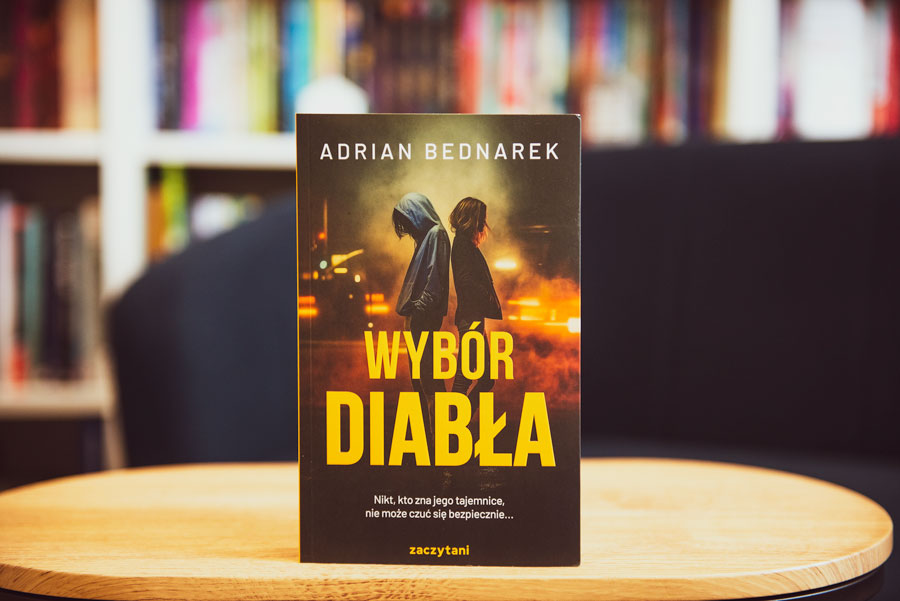 Publicystyka - Kamil Grabara w wiecie Kuby Sobaskiego. Jak znany pikarz trafi do thrillera Adriana Bednarka?