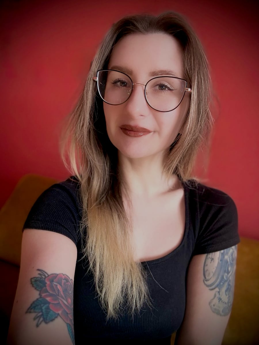 Publicystyka - Strach nie potrzebuje �r�d�a. Wywiad z Wiktori��Guzik