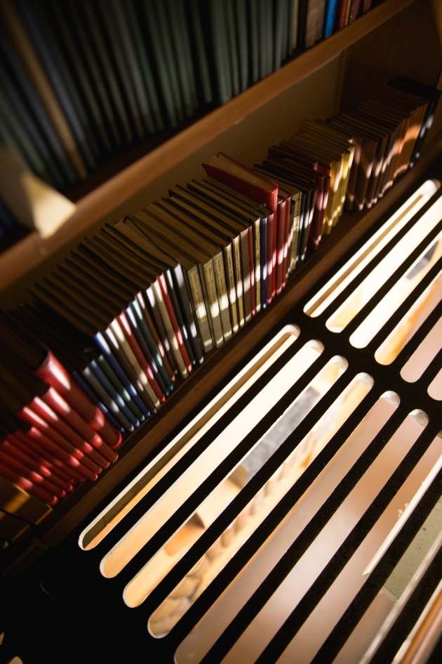 Okadka publicystyki - Kto do Charona? - Komentarz o nagrodach Nike