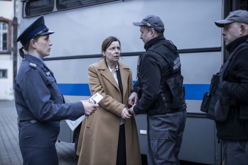 Okadka publicystyki - Ksiniczka na zamku. Recenzja pierwszego odcinka serialu „Skazana”