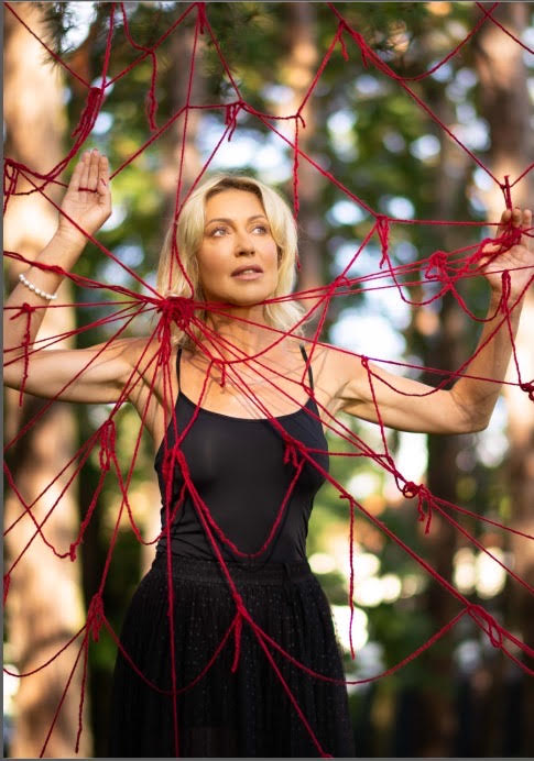 Okadka publicystyki - Uzalenienie nigdy nie dotyczy jednej osoby. Wywiad z Monik Koszewsk