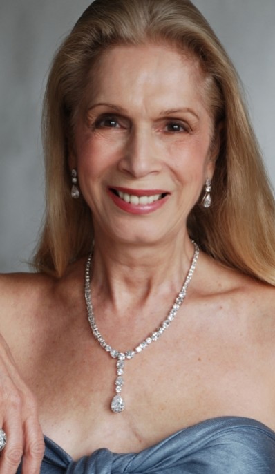 Okadka publicystyki - Kto kry si pod mask najbardziej uwielbianej staruszki wiata? Wywiad z biografk Krlowej Matki