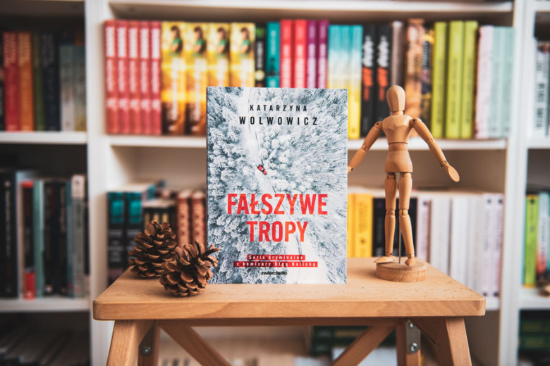 recenzja  Faszywe tropy