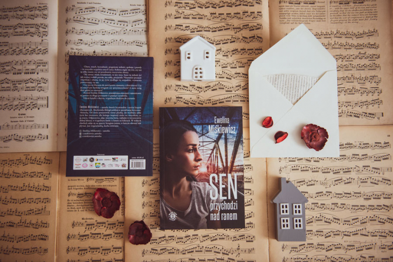 recenzja Sen przychodzi nad ranem