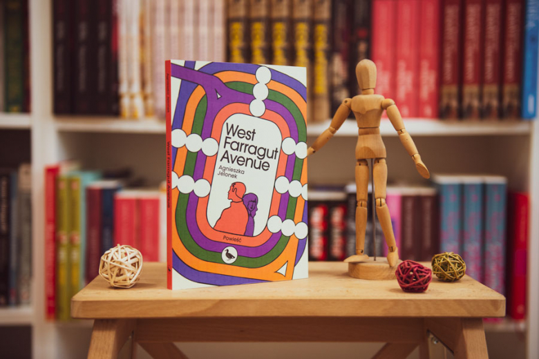 recenzja West Farragut Avenue