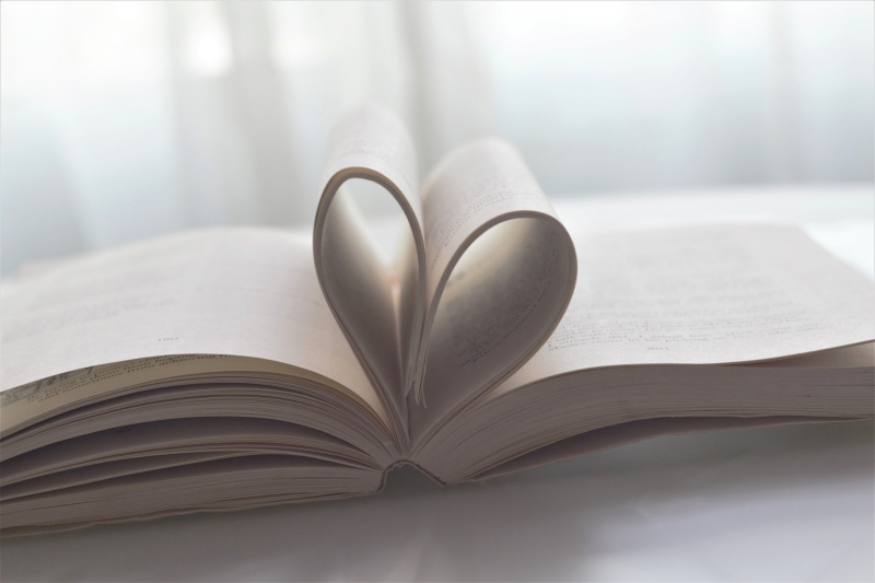 Obrazek w treści Najpiękniejsze książki o miłości. Co czytać na walentynki i nie tylko?  [jpg]