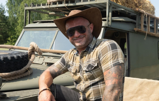 Kadr z programu Farma, który jest emitowany na antenie telewizji Polsat.