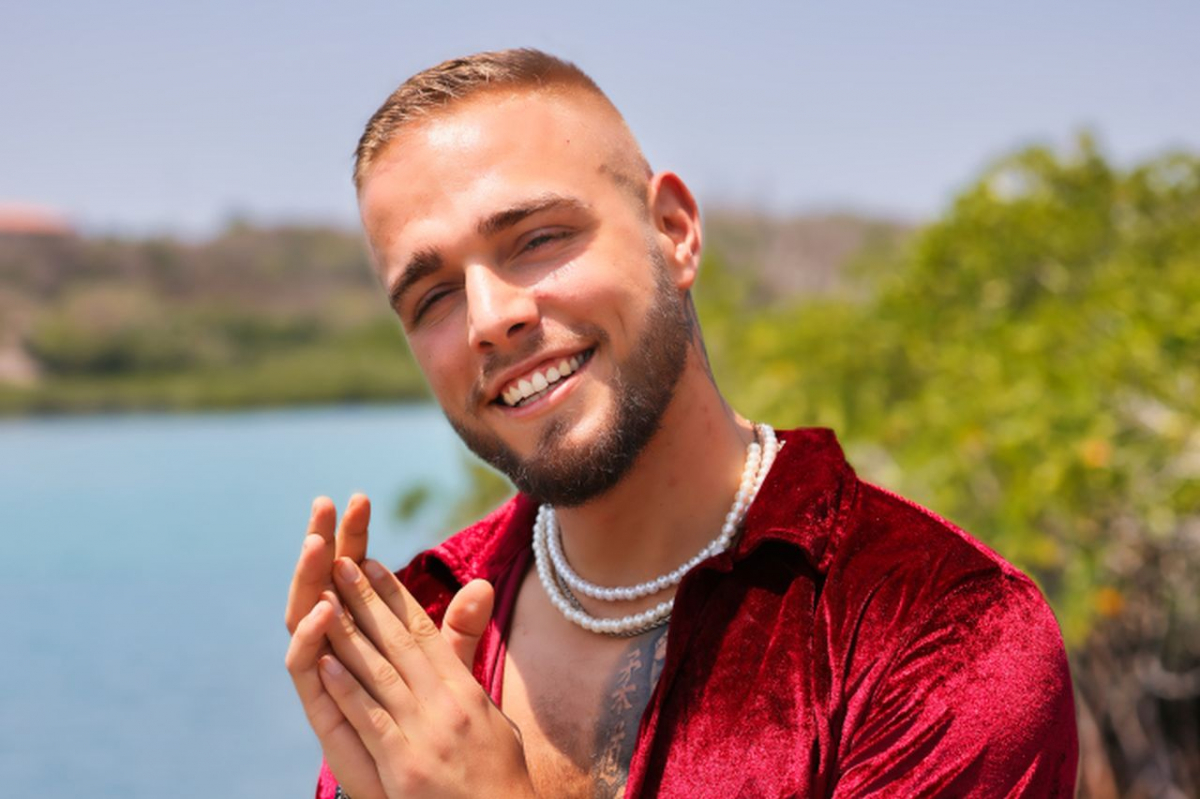 Bohater reality show Hotel Paradise All Stars, emitowanego na antenie TVN 7