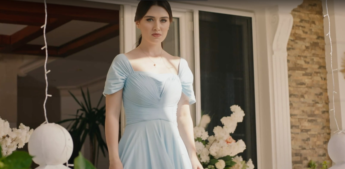 Halil wyrzuca Alpera w 206 odcinku serialu Wichrowe wzgórze.