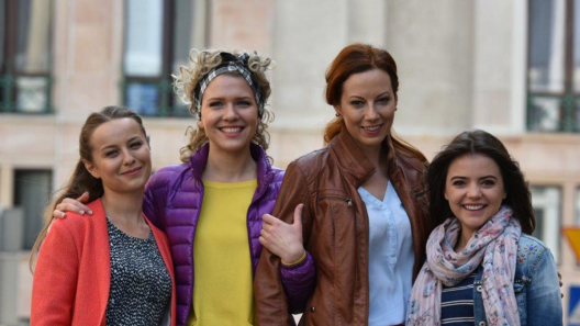 Bohaterowie serialu Dziewczyny ze Lwowa, emitowanego na antenie TVP 1