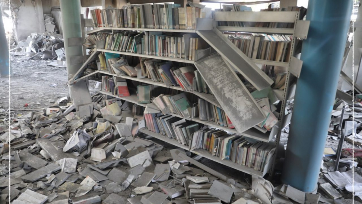 Zbombardowana biblioteka w Gazie