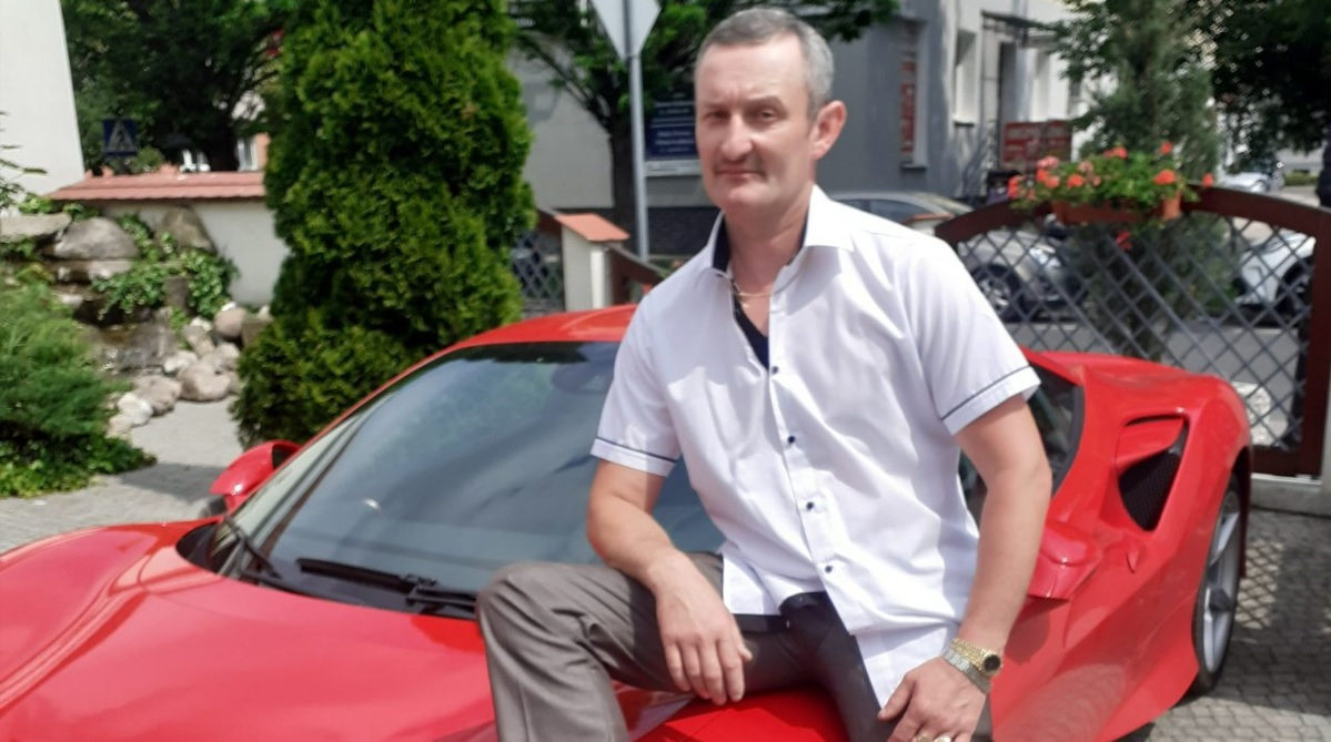 Bohaterk serialu paradokumentalnego "Chłopaki do wzięcia" Polsat.