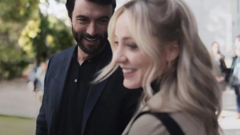 Obrazek w treści Serial Kłamstwa i oszustwa z debiutem na Netflix - nauczycielka kontra chirurg  [jpg]