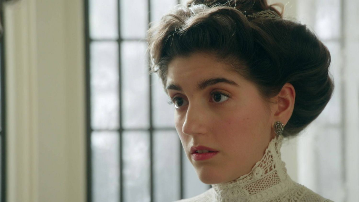 La Promesa - pałac tajemnic - 156 odc. Jimena przerywa rozmowę Manuela i Jany i wyjawia, iż jest w ciąży. Streszczenie 156 i 157 odc.