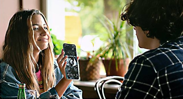 Julia Wieniawa jako Andżelika i Ignacy Liss jako Lucjan Ledwoń w serialu "Teściowie" od stacji Polat. 