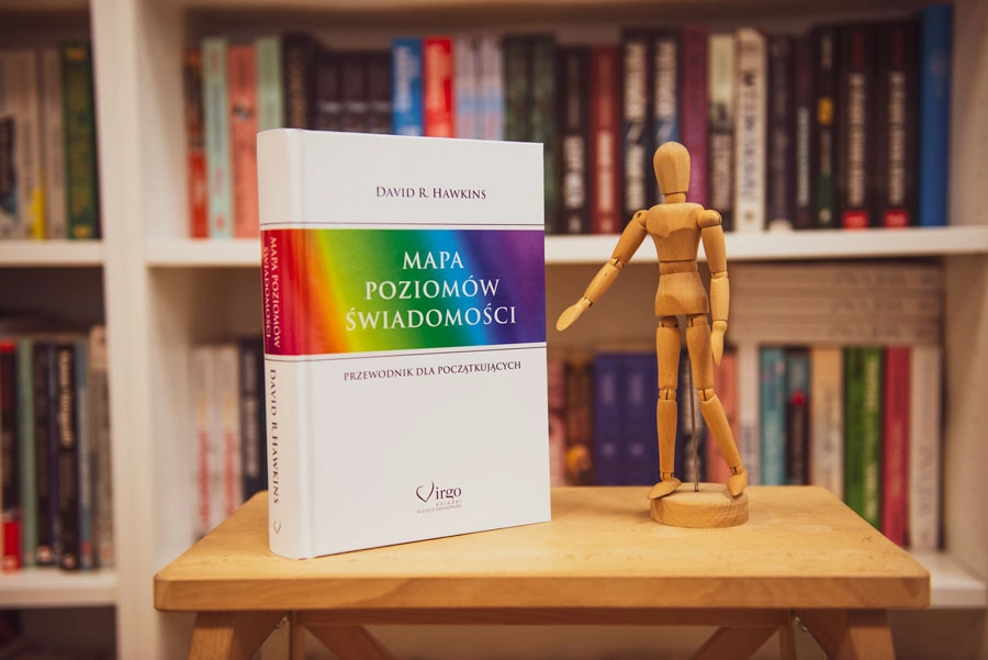 Mapa poziomów świadomości David R. Hawkins grafika promująca książkę