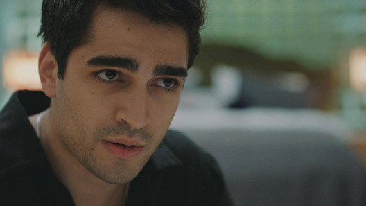 Seyran, bohaterka serialu Złoty chłopak