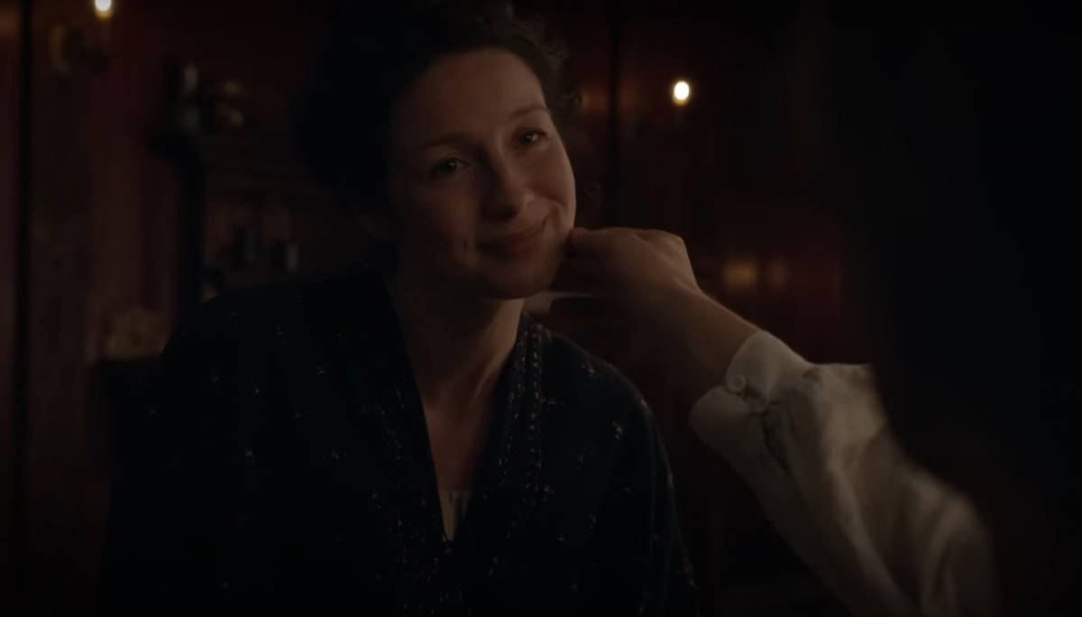 Kadr z serialu "Outlander"