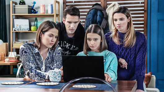 Bohaterowie serialu Pierwsza miłość, emitowanego na antenie Polsatu