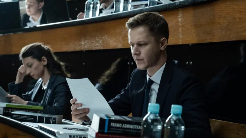 Obrazek w treści Chyłka – Rewizja – przewodnik po serialu. Kto jest kim w nowym sezonie Chyłki?  [jpg]