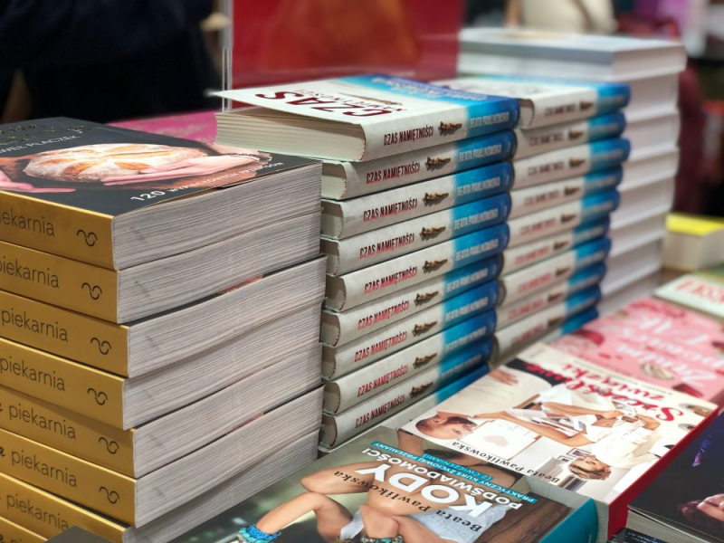 Obrazek w treści Najciekawsze premiery książek w grudniu 2022. Co warto przeczytać? [jpg]