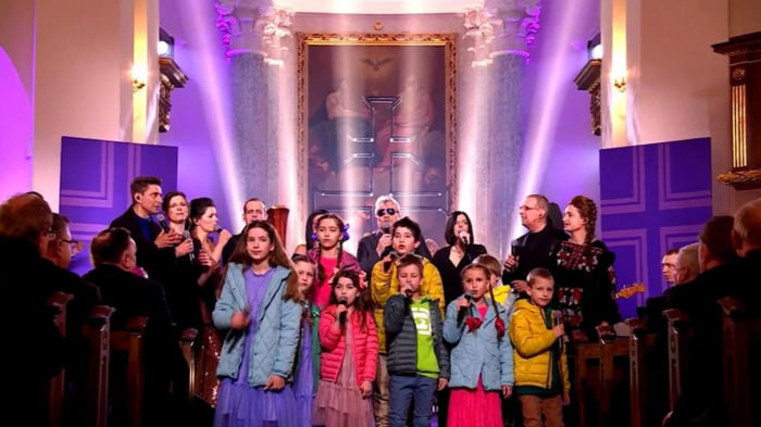 Obrazek w treści W Nim nadzieja - koncert pasyjny z klasztoru na Świętym Krzyżu w Wielki Piątek na TVP 1 [jpg]