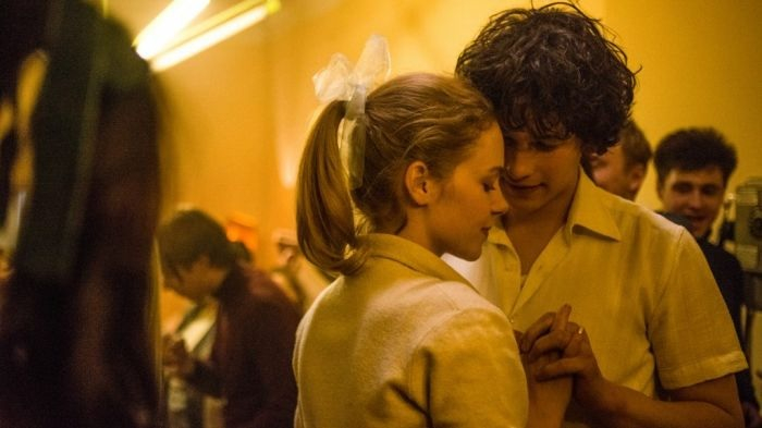 Obrazek w treści Kres niewinności - Warszawa 1968 rok, trwają protesty student&oacute;w. Co wydarzy się w 1 i 2 odcinku nowego serialu TVP 1. Streszczenie odcink&oacute;w  [jpg]