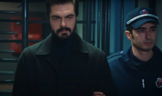 Seher, bohaterka serialu Dziedzictwo, kt&oacute;ry jest emitowany na antenie TVP 1