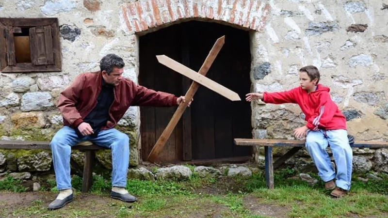 Obrazek w treści Poszukiwanie przyjaciół w środku toczącej się wojny... – Enklawa [jpg]