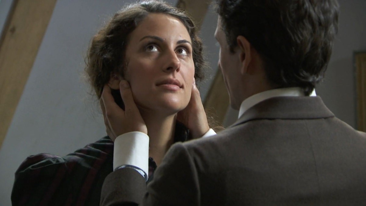 Kadr z serialu "Akacjowa 38", emitowanego na antenie TVP 2.