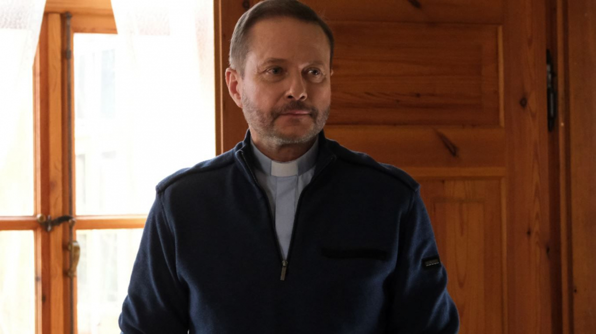 Ojciec Mateusz, tytułowy bohater serialu "Ojciec Mateusz"